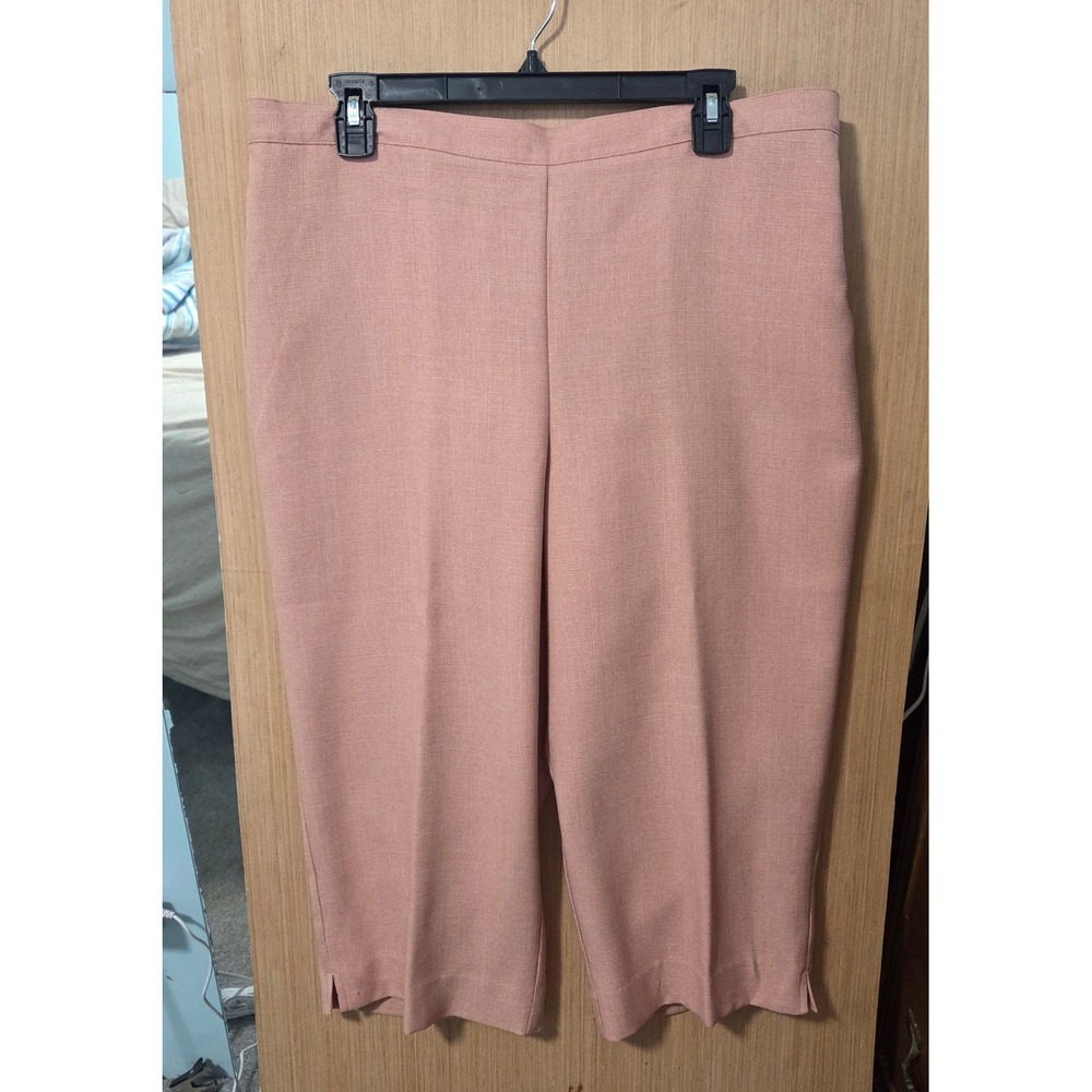 Alfred Dunner Size 16 Women's Crop Pants Elastic Back Waist‎ Pull On Coral/Pink